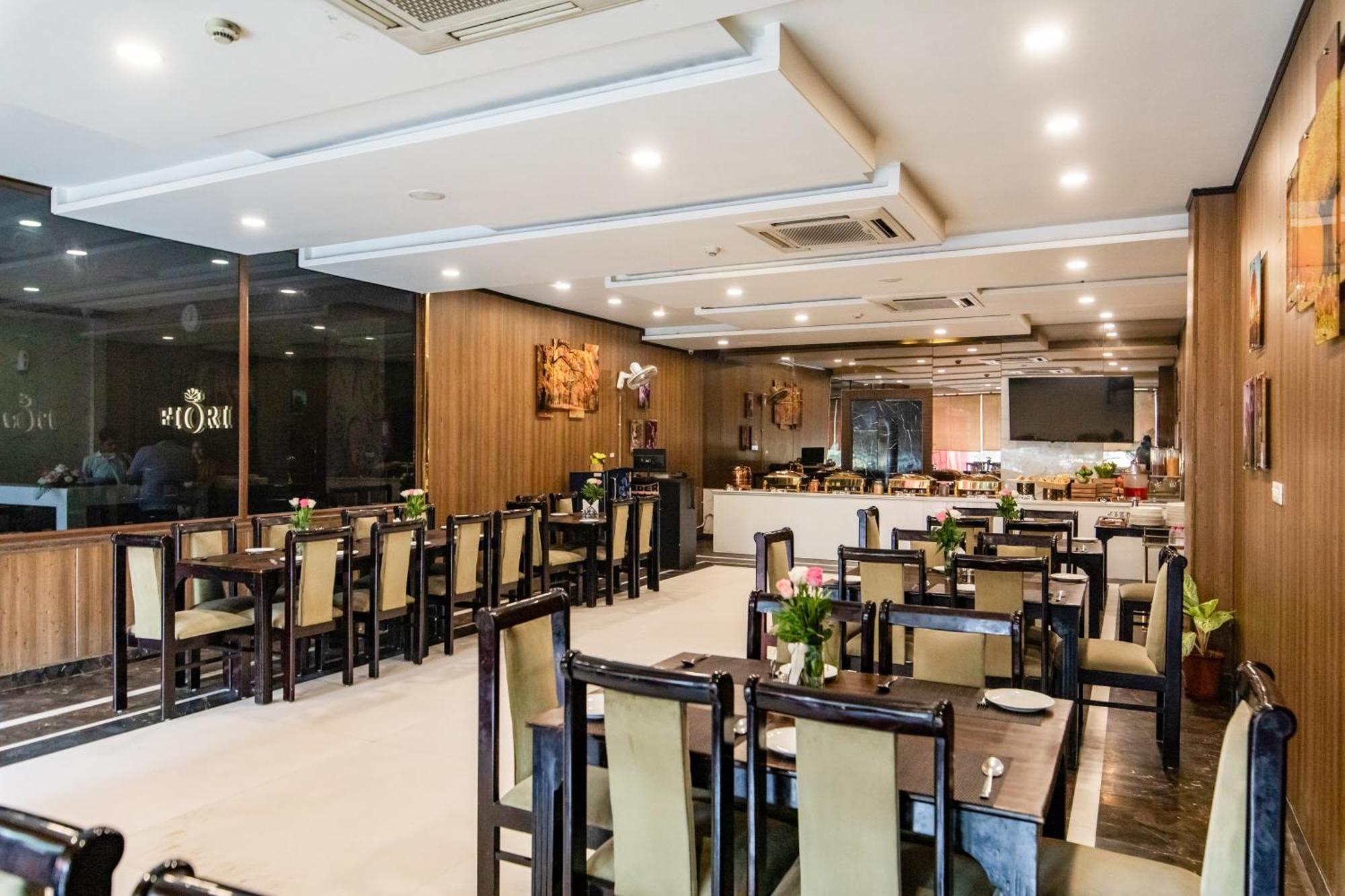 Foxoso Fiori Hotel Джайпур Екстериор снимка