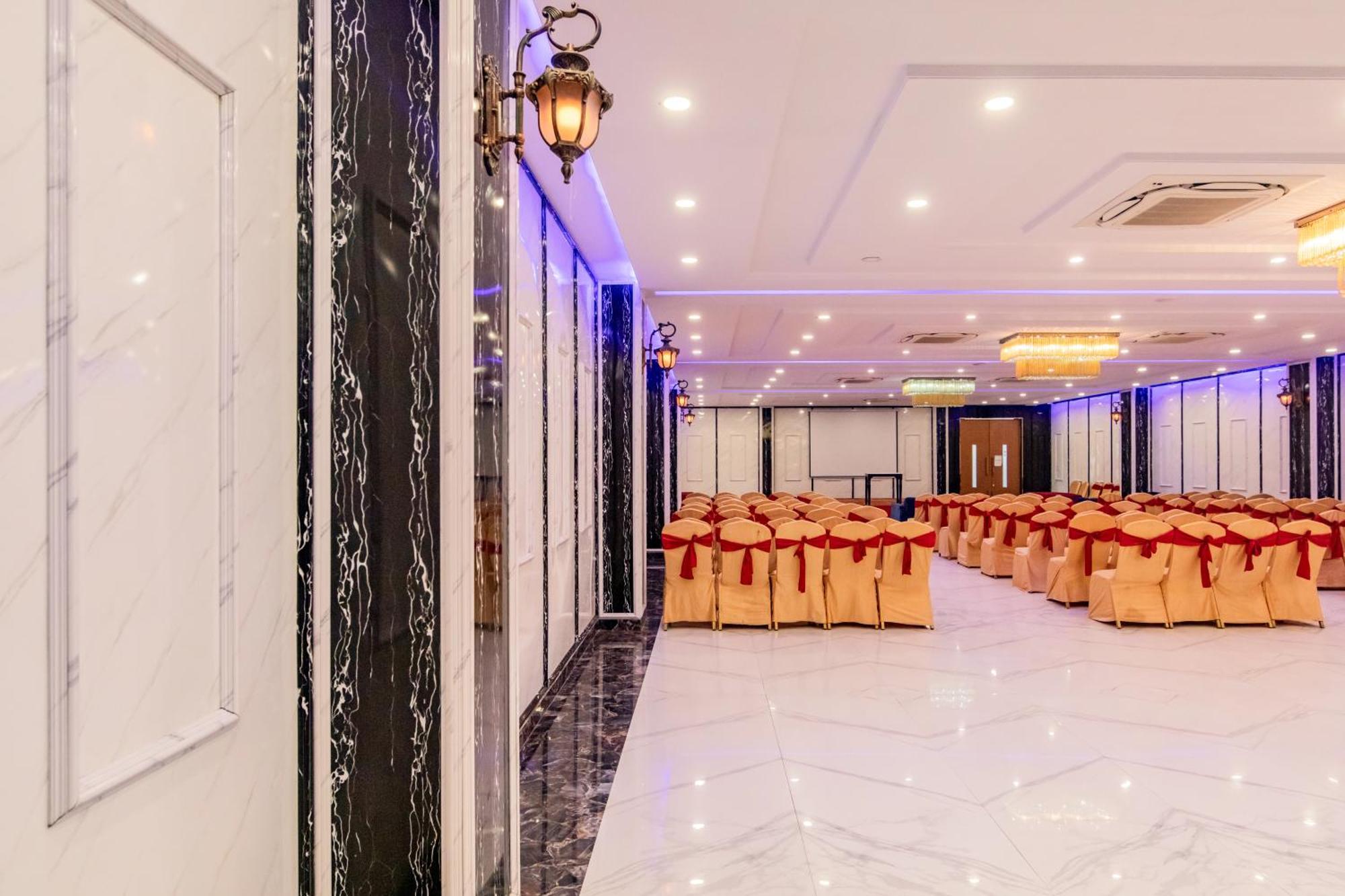 Foxoso Fiori Hotel Джайпур Екстериор снимка