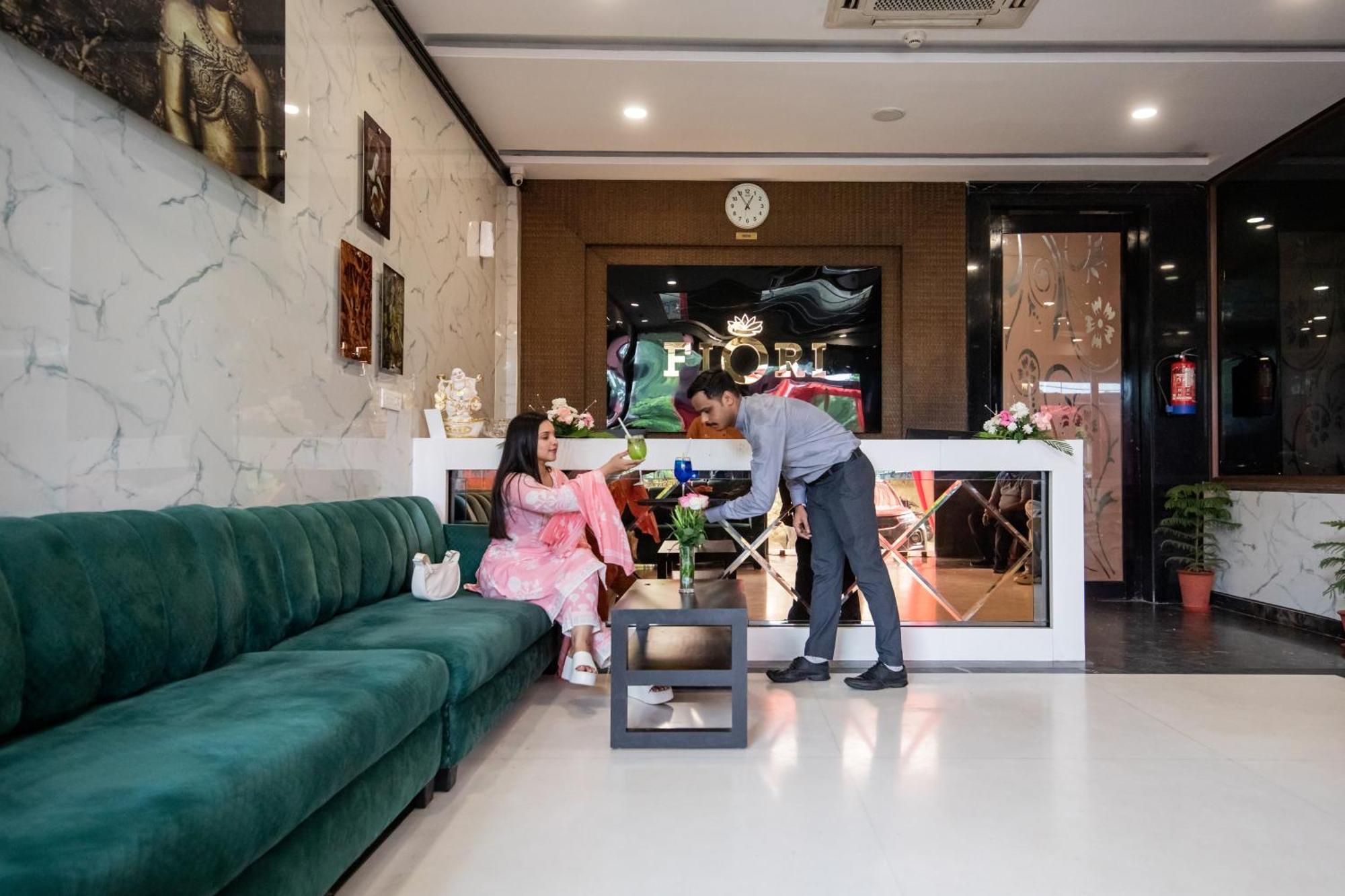 Foxoso Fiori Hotel Джайпур Екстериор снимка