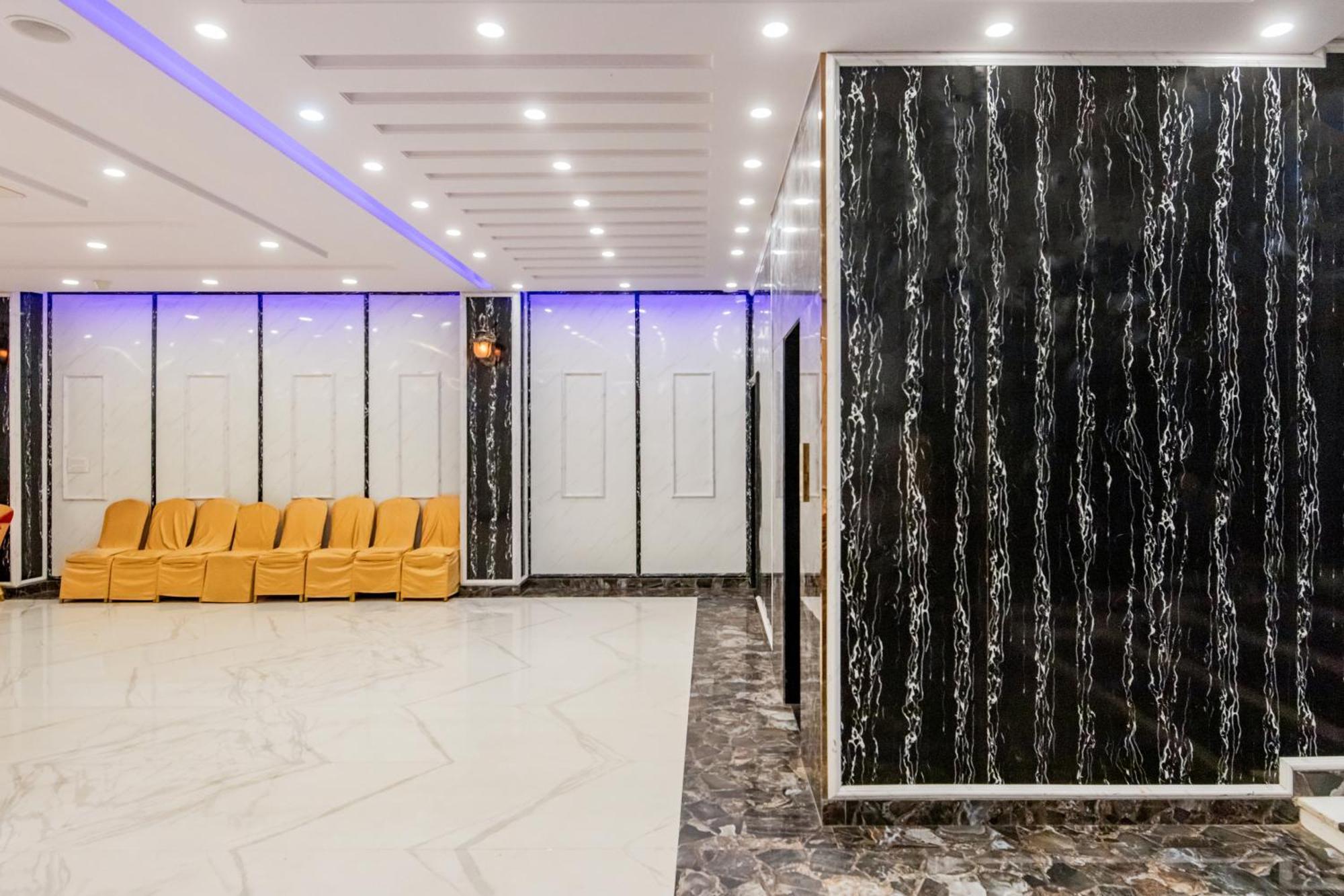Foxoso Fiori Hotel Джайпур Екстериор снимка