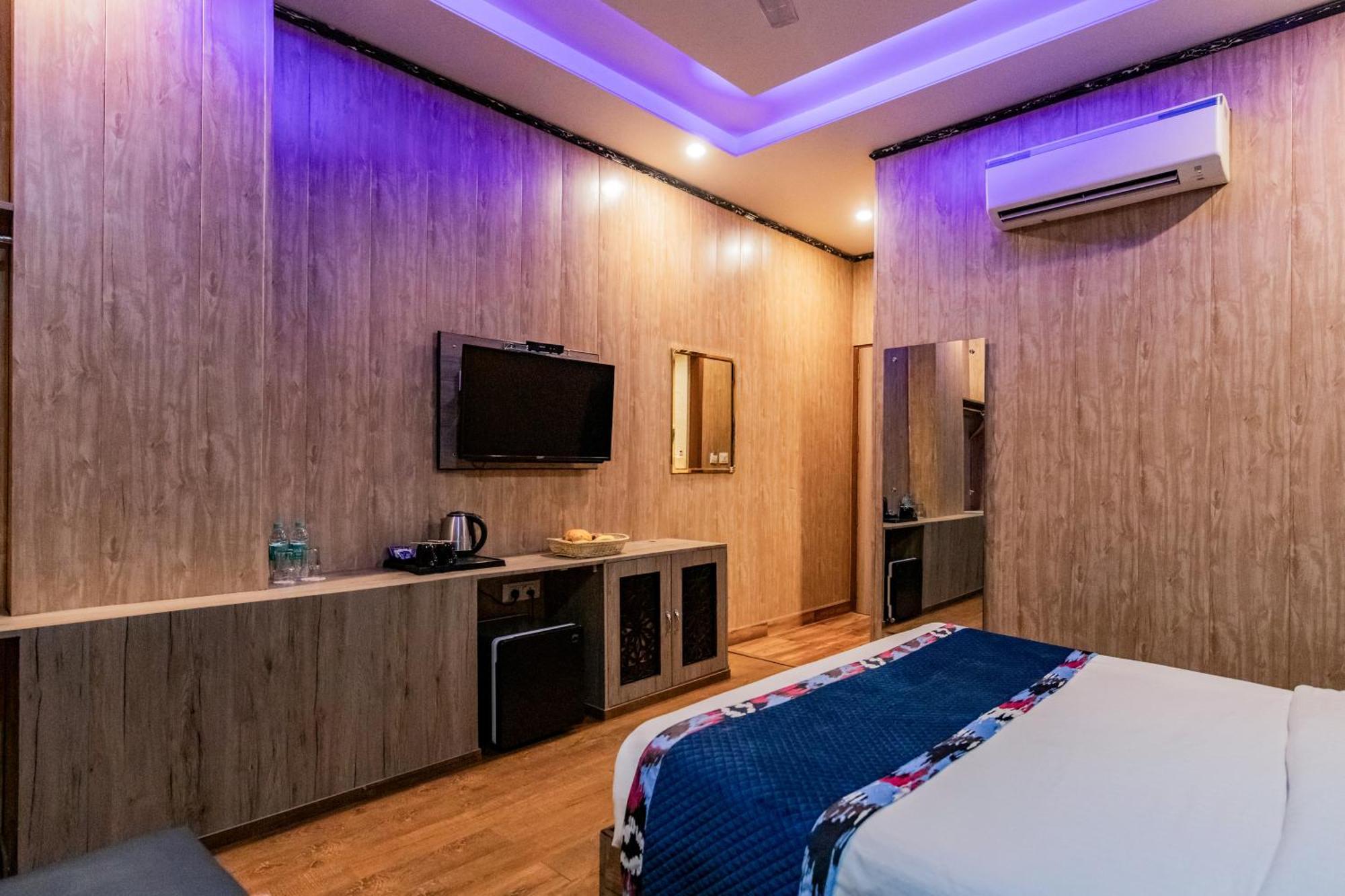 Foxoso Fiori Hotel Джайпур Екстериор снимка