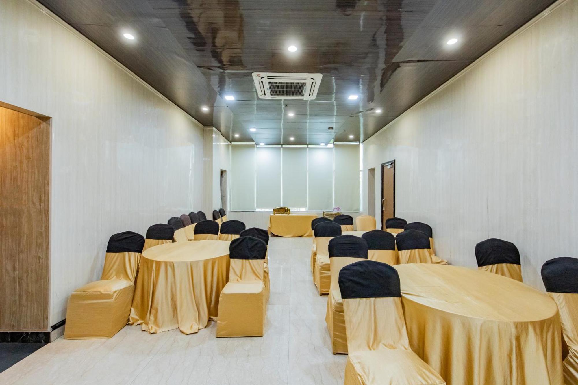 Foxoso Fiori Hotel Джайпур Екстериор снимка