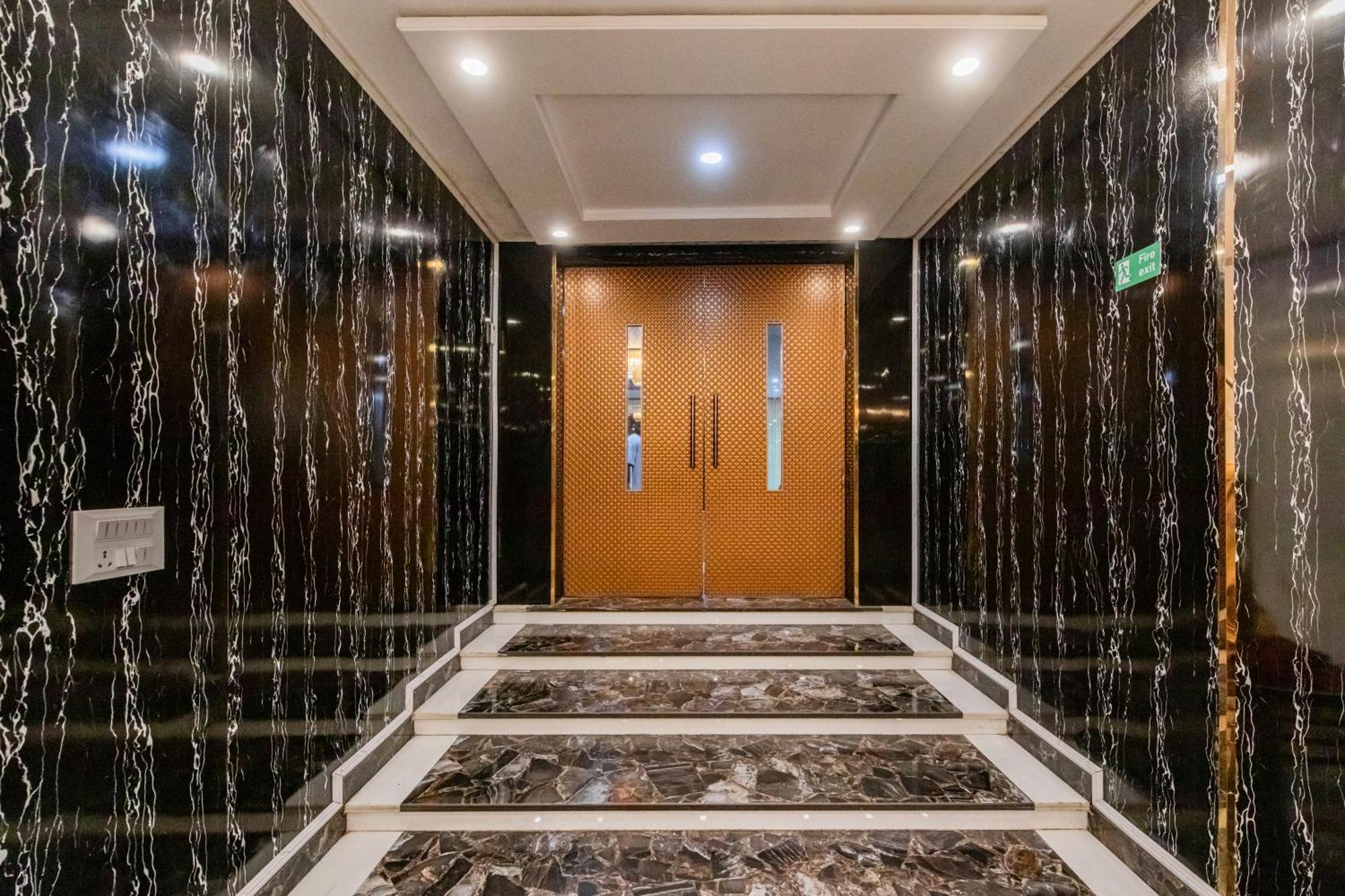 Foxoso Fiori Hotel Джайпур Екстериор снимка