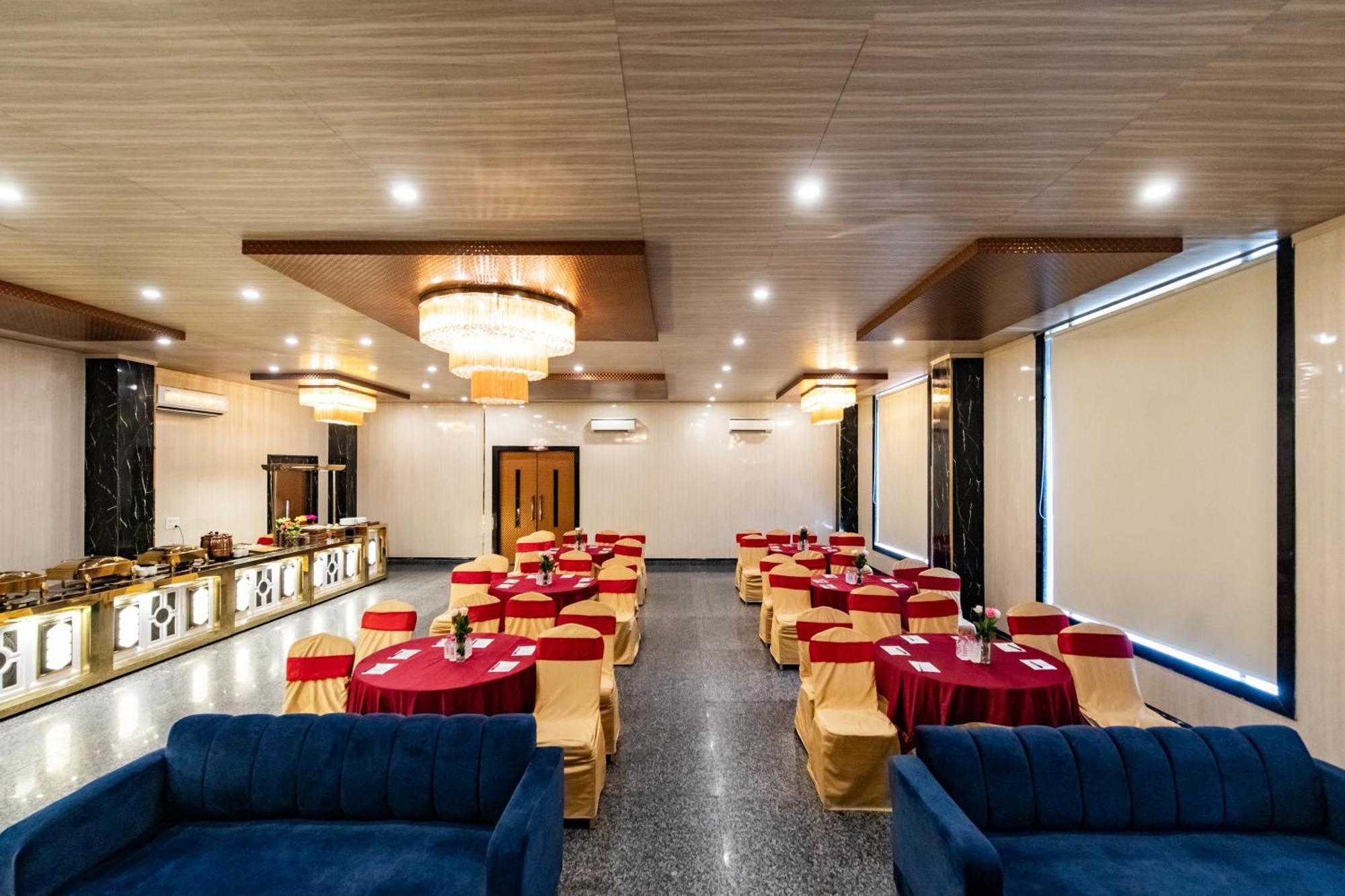 Foxoso Fiori Hotel Джайпур Екстериор снимка